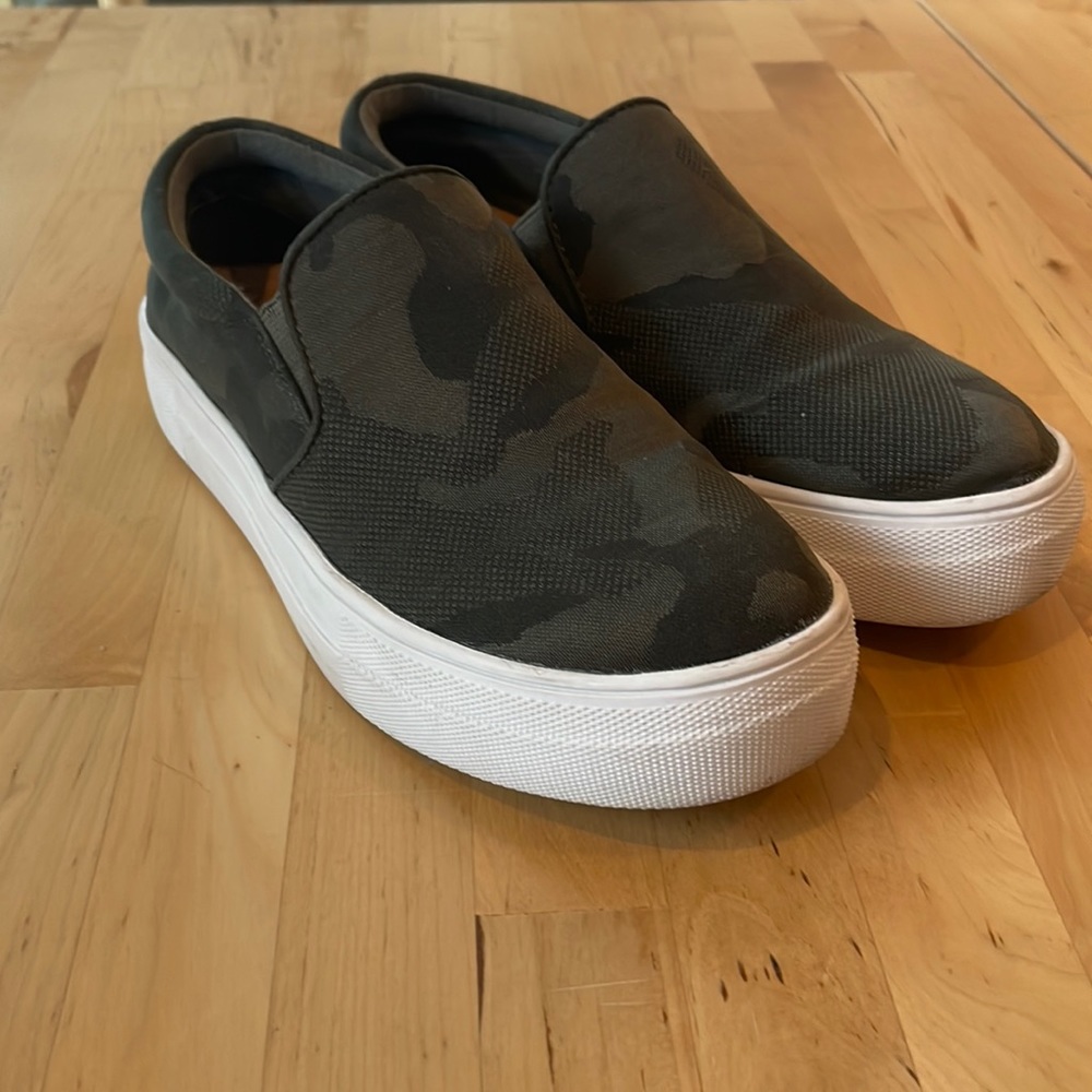 Steve Madden Camouflage Platform Sneakers Size 6